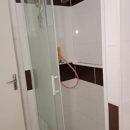 32 Rue Pierre Semard Apartament *